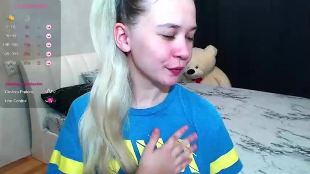 Image 8 of so_cute_holly Stream on Chaturbate on 19 months ago