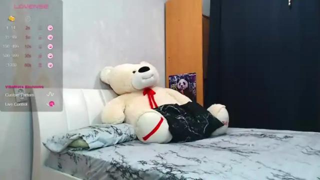 Image 11 of so_cute_holly Stream on Chaturbate on 19 months ago
