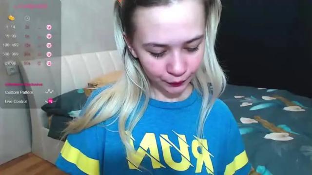 Image 4 of so_cute_holly Stream on Chaturbate on 19 months ago