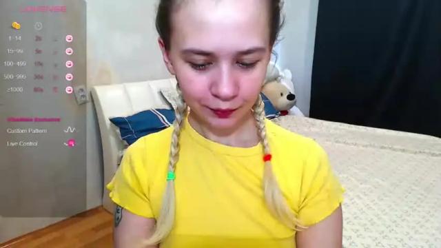 Image 4 of so_cute_holly Stream on Chaturbate on 18 months ago