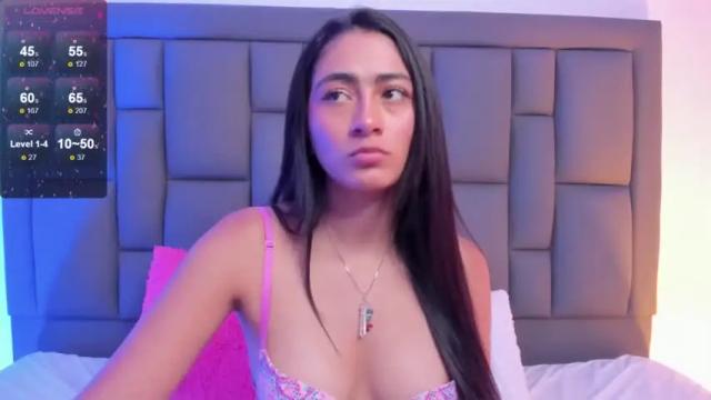 Image 2 of soffiarose Stream on Chaturbate on 12 months ago
