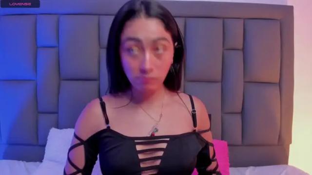 Image 6 of soffiarose Stream on Chaturbate on 12 months ago