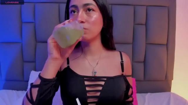 Image 7 of soffiarose Stream on Chaturbate on 12 months ago