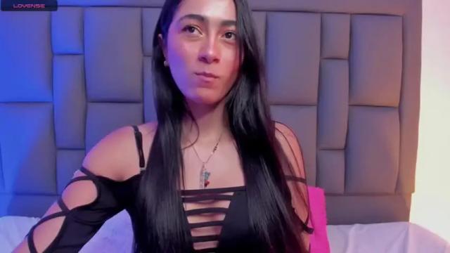 Image 8 of soffiarose Stream on Chaturbate on 12 months ago