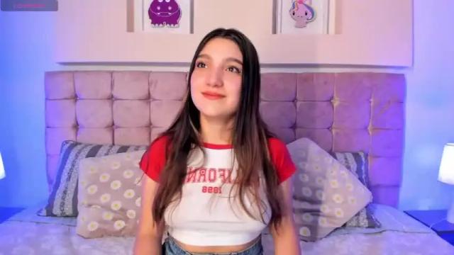 Image 8 of soffy__18 Stream on Chaturbate on 15 months ago