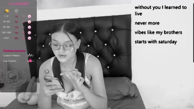 Image 2 of soffy_kaede Stream on Chaturbate on 18 months ago