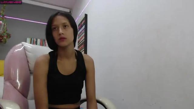 Image 2 of sofi_gril Stream on Chaturbate on 19 months ago