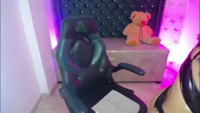 Image 4 of sofi_hot_4m Stream on Chaturbate on 1 month ago