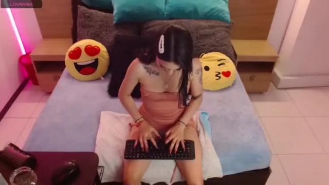 Image 3 of sofi_ivanov Stream on Chaturbate on 16 months ago