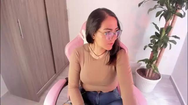 Image 2 of sofi_martinezz Stream on Chaturbate on 5 days ago