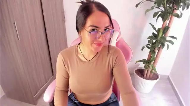Image 6 of sofi_martinezz Stream on Chaturbate on 5 days ago