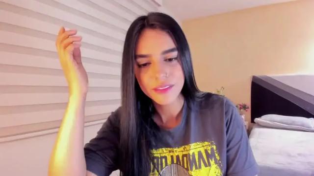 Image 8 of sofi_saenzz Stream on Chaturbate on 17 months ago