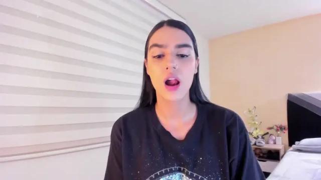 Image 2 of sofi_saenzz Stream on Chaturbate on 17 months ago