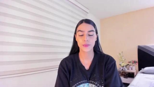 Image 3 of sofi_saenzz Stream on Chaturbate on 17 months ago