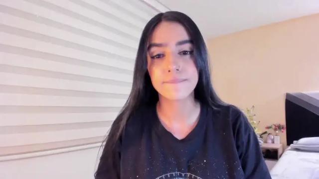 Image 4 of sofi_saenzz Stream on Chaturbate on 17 months ago