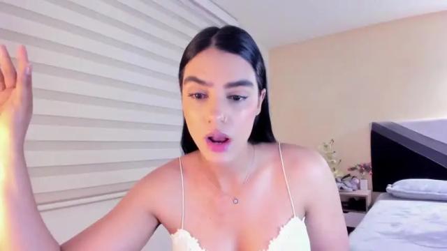 Image 2 of sofi_saenzz Stream on Chaturbate on 17 months ago