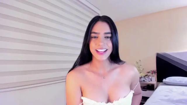Image 4 of sofi_saenzz Stream on Chaturbate on 17 months ago