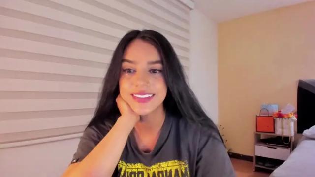 Image 3 of sofi_saenzz Stream on Chaturbate on 15 months ago