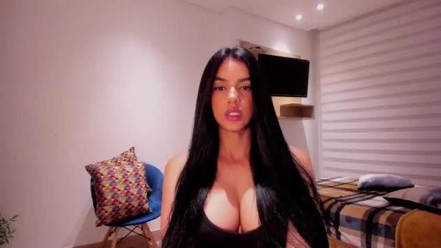 Image 7 of sofi_saenzz Stream on Chaturbate on 14 months ago