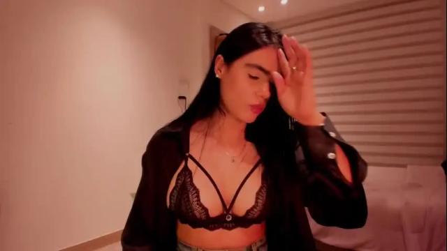 Image 3 of sofi_saenzz Stream on Chaturbate on 4 months ago