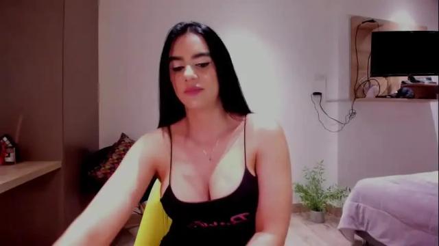 Image 3 of sofi_saenzz Stream on Chaturbate on 4 months ago