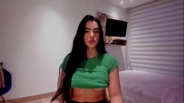 Image 4 of sofi_saenzz Stream on Chaturbate on 2 months ago