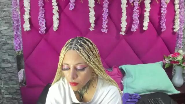 Image 2 of sofi_squirt_ Stream on Chaturbate on 1 month ago