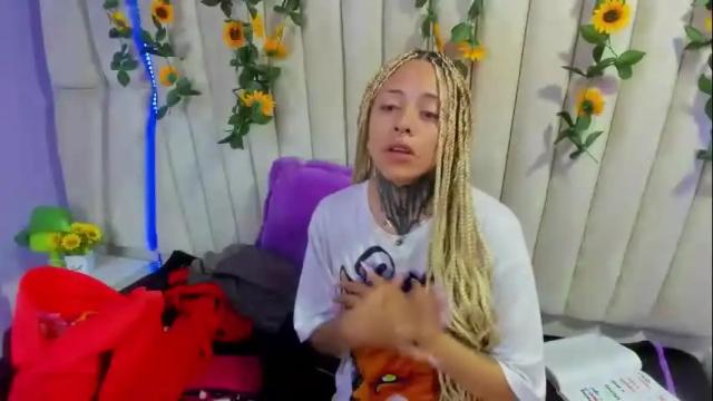 Image 3 of sofi_squirt_ Stream on Chaturbate on 1 month ago