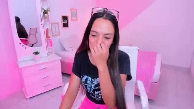Image 2 of sofi_thelucky Stream on Chaturbate on 17 months ago