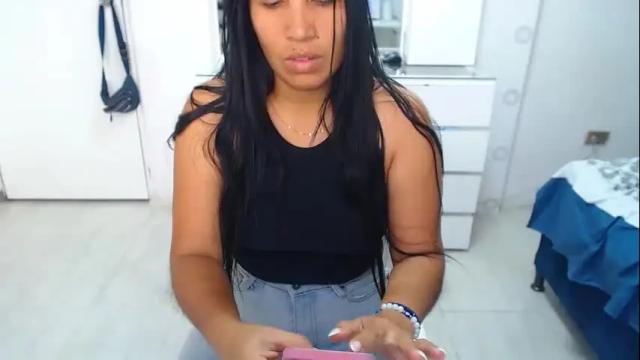 Image 2 of sofia13vene Stream on Chaturbate on 3 months ago