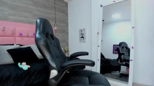 Image 7 of sofia__alvarez Stream on Chaturbate on 21 months ago