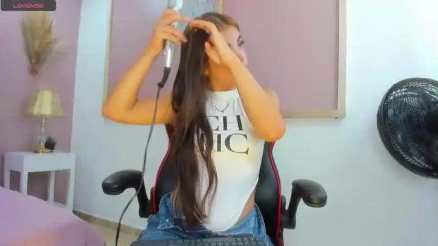 Image 8 of sofia_and_gisela Stream on Chaturbate on 14 months ago
