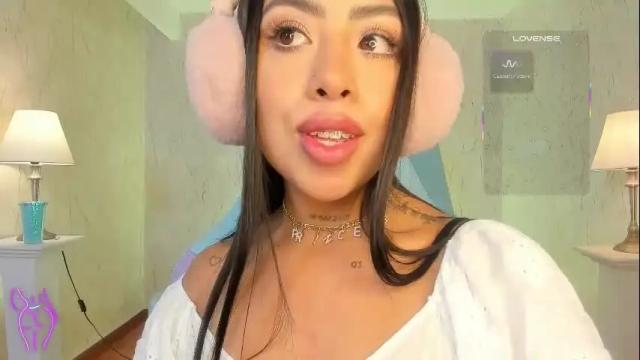 Image 11 of sofia_fantasyy Stream on Chaturbate on 1 month ago