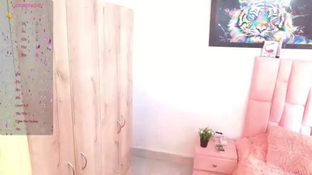 Image 3 of sofia_gold_ Stream on Chaturbate on 14 months ago