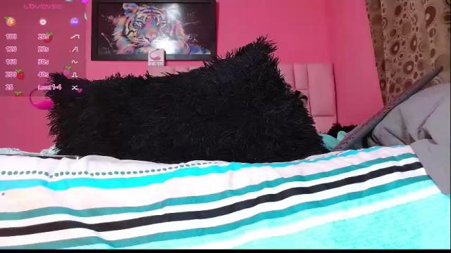 Image 2 of sofia_gold_ Stream on Chaturbate on 1 month ago