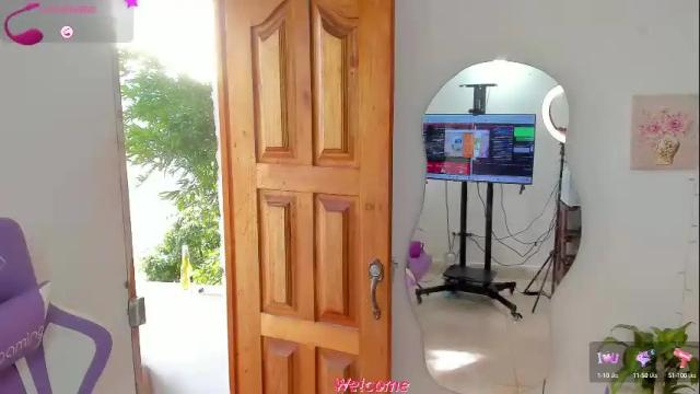 Image 10 of sofia_gold_ Stream on Chaturbate on 1 month ago