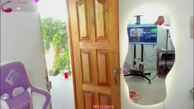 Image 2 of sofia_gold_ Stream on Chaturbate on 3 months ago