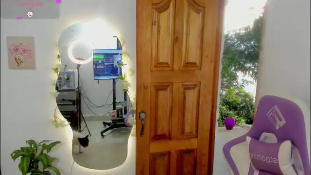 Image 2 of sofia_gold_ Stream on Chaturbate on 25 days ago