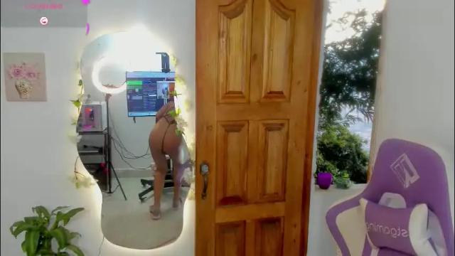 Image 8 of sofia_gold_ Stream on Chaturbate on 25 days ago