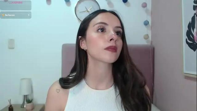 Image 3 of sofia_her Stream on Chaturbate on 5 months ago