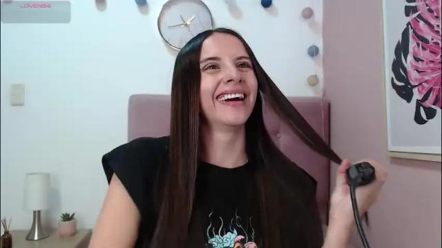 Image 2 of sofia_her Stream on Chaturbate on 5 months ago