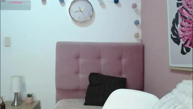 Image 4 of sofia_her Stream on Chaturbate on 5 months ago