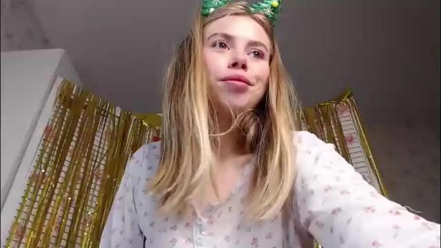 Image 2 of sofia_here Stream on Chaturbate on 7 days ago