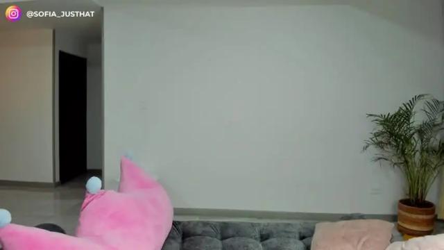 Image 11 of sofia_justhat_1 Stream on Chaturbate on 25 months ago