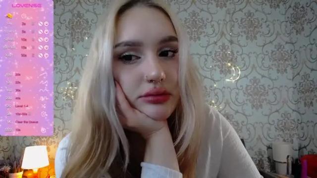 Image 7 of sofia_lovelyc Stream on Chaturbate on 16 months ago