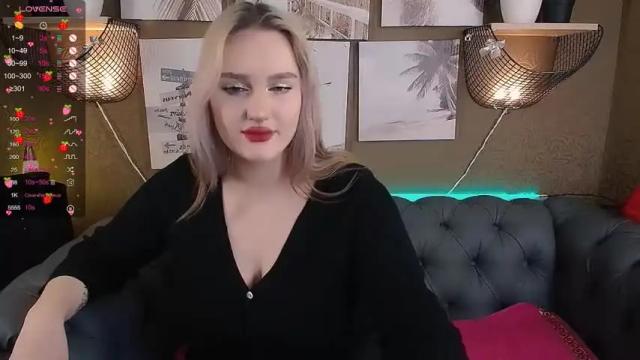 Image 4 of sofia_lovelyc Stream on Chaturbate on 15 months ago