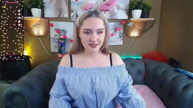 Image 6 of sofia_lovelyc Stream on Chaturbate on 15 months ago
