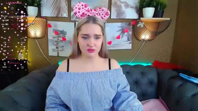 Image 3 of sofia_lovelyc Stream on Chaturbate on 15 months ago