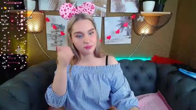 Image 6 of sofia_lovelyc Stream on Chaturbate on 15 months ago