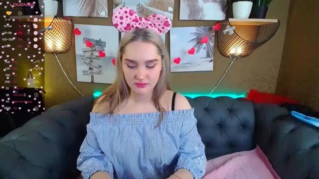 Image 8 of sofia_lovelyc Stream on Chaturbate on 15 months ago